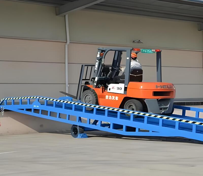 烟台移动式卸货平台（叉车用）